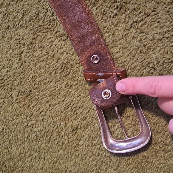 Wrangler womens brown leather belt, 42 inches. - Picture 2 of 4